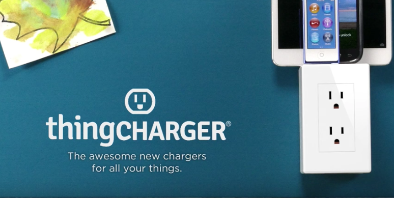 Você provavelmente já viu tomadas de parede com carregadores USB antes, mas isso com certeza aumenta um pouco as coisas.