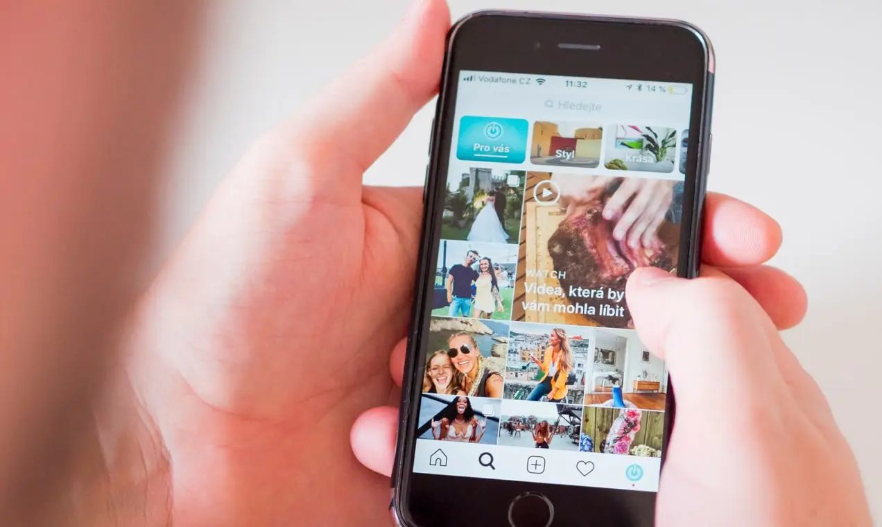 Kanał wyszukiwania na Instagramie pokazujący siatkę zdjęć.