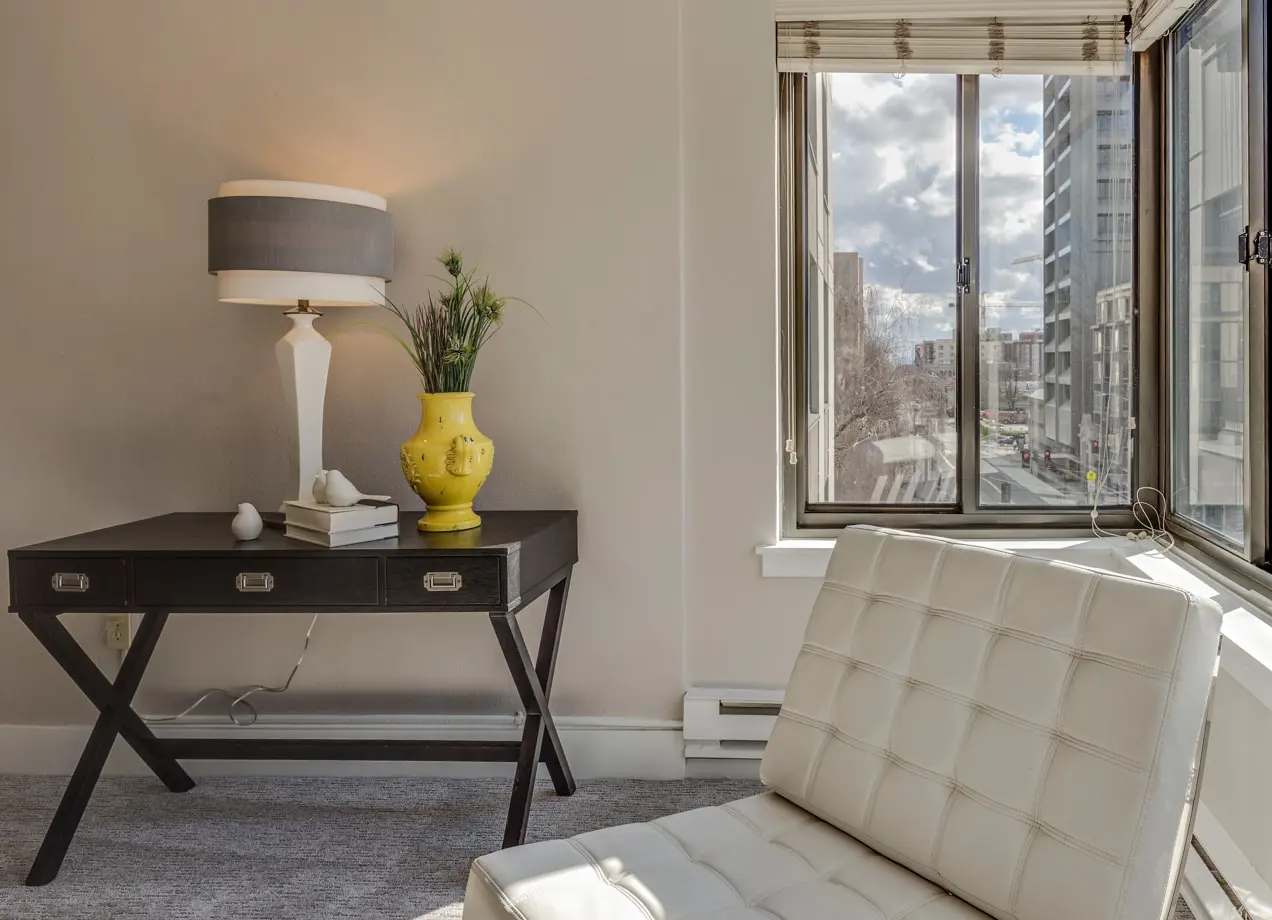 decoración moderna de condominio en un espacio pequeño