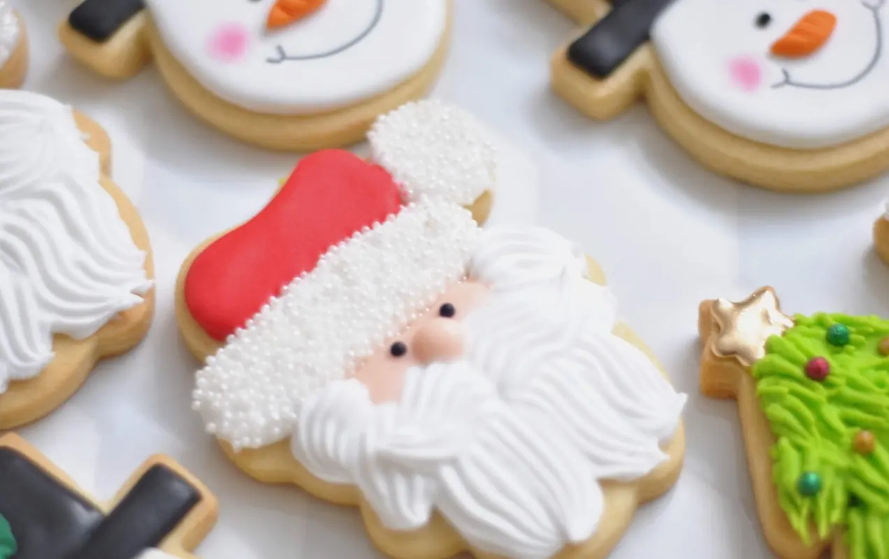 boîte de biscuits de Noël glacés