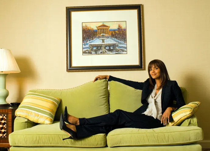 PHILADELPHIA - 20. MÄRZ: Oscar-prämierte Schauspielerin Halle Berry posiert für Fotos im Four Seasons Hotel am 20. März 2007 in Philadelphia, Pennsylvania. Berry war für eine Vorführung ihres neuen Films „Perfect Stranger“ in Philadelphia. (Foto von William Thomas Cain/Getty Images für den Boston Globe)