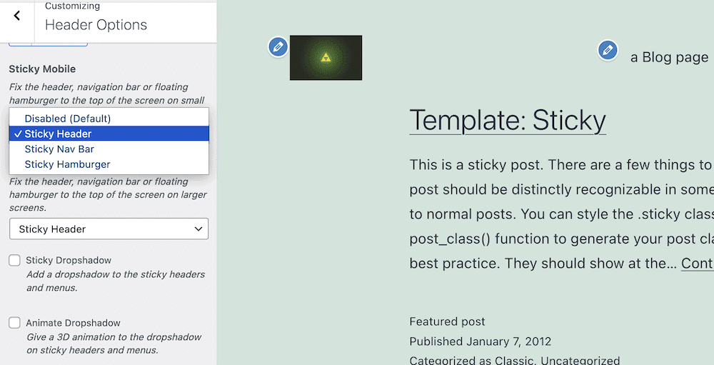 WordPress 定制器,顯示二十一二十一主題的預覽,以及顯示 Sticky Mobile 和 Sticky Desktop 設置的標題選項的側邊欄。有一個打開的下拉菜單顯示用於選擇粘性元素的不同設置,以及用於粘性陰影的複選框,並為陰影設置動畫。