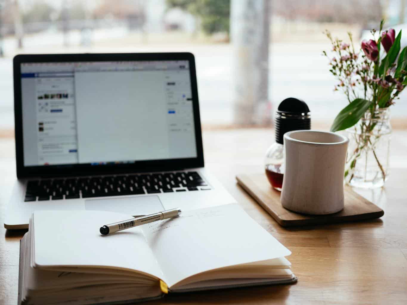 Sei modi in cui le buone capacità di scrittura di saggi aiutano a bloggare su siti Web WordPress