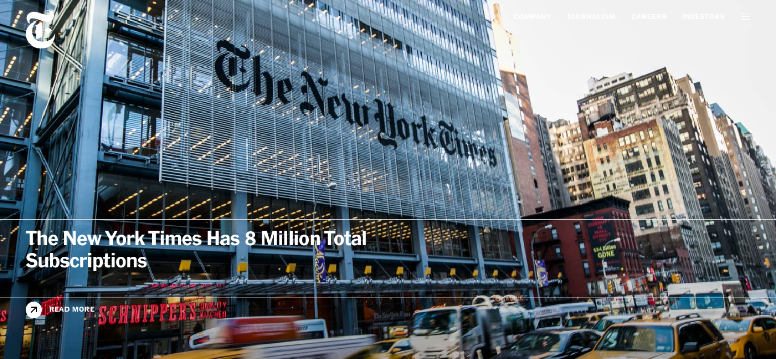 หน้าแรกของ New York Times พร้อมรูปถ่ายขนาดใหญ่ของ New York City