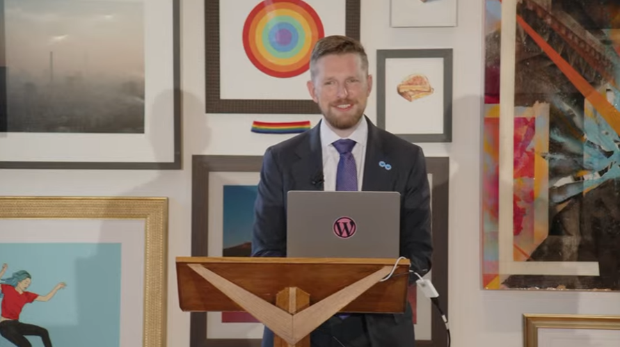 Matt Mullenweg menyajikan pidato utama State of the Word 2022