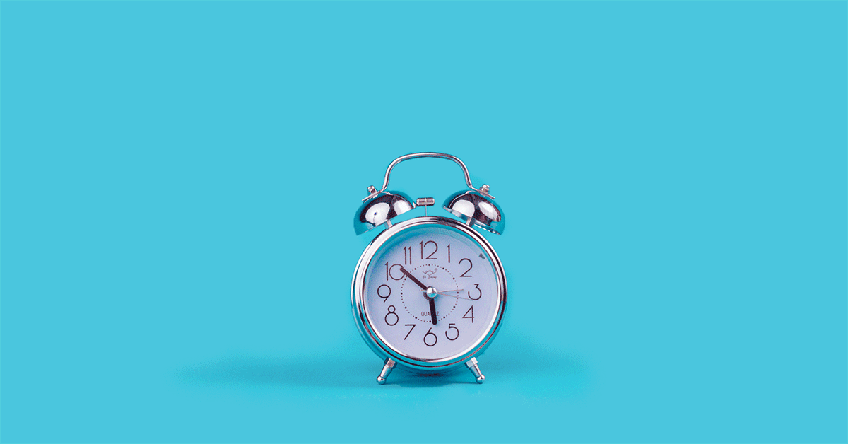 gif di un orologio analogico che oscilla avanti e indietro