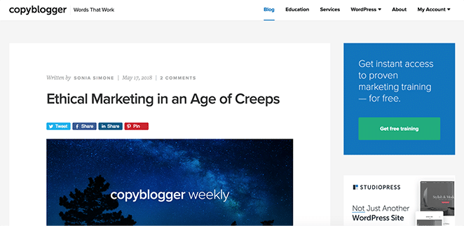 copyblogger 웹사이트 CTA 스크린샷. "무료 교육 받기"라는 녹색 버튼 위에 "검증된 마케팅 교육에 무료로 즉시 액세스"가 표시됩니다.