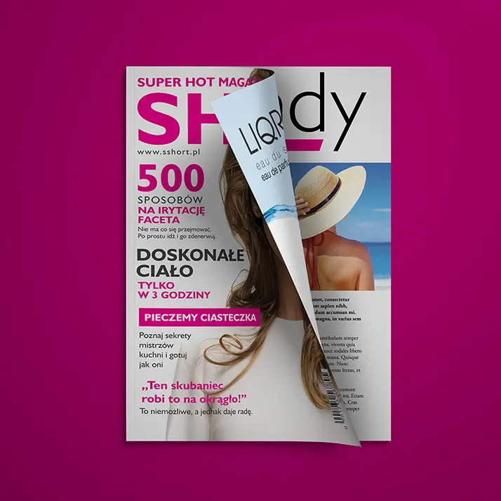 Mockup Majalah Mengkilap -
