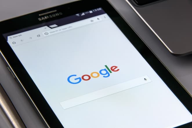 شاشة البحث الرئيسية في google على الهاتف المحمول