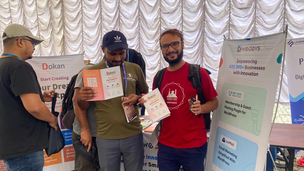 WordCamp カトマンズ weDevs ブース