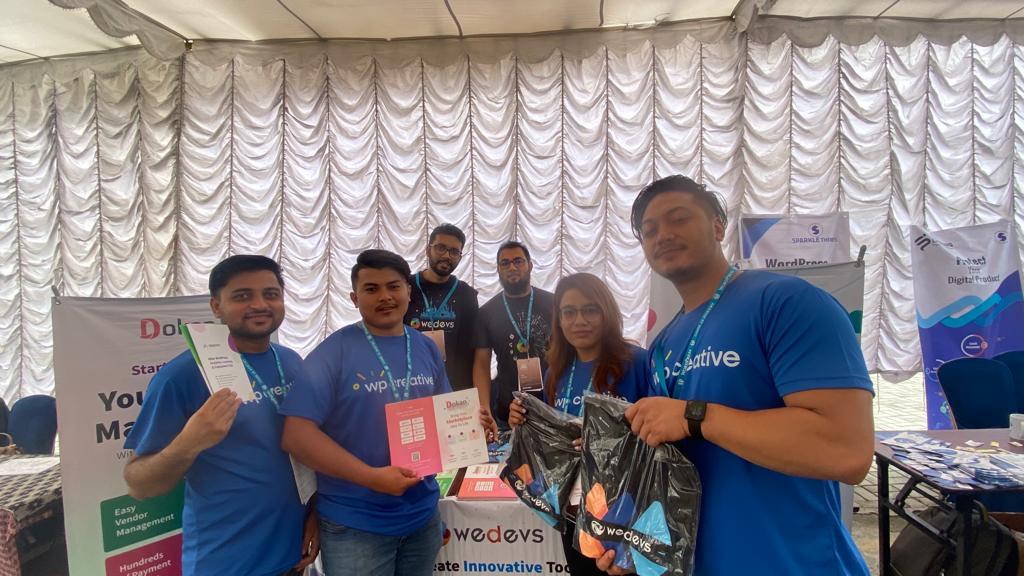 WordCamp カトマンズ weDevs ブース