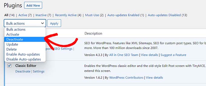 从批量选项下拉菜单中选择停用选项 Choose the deactivate option from the Bulk Options dropdown menu