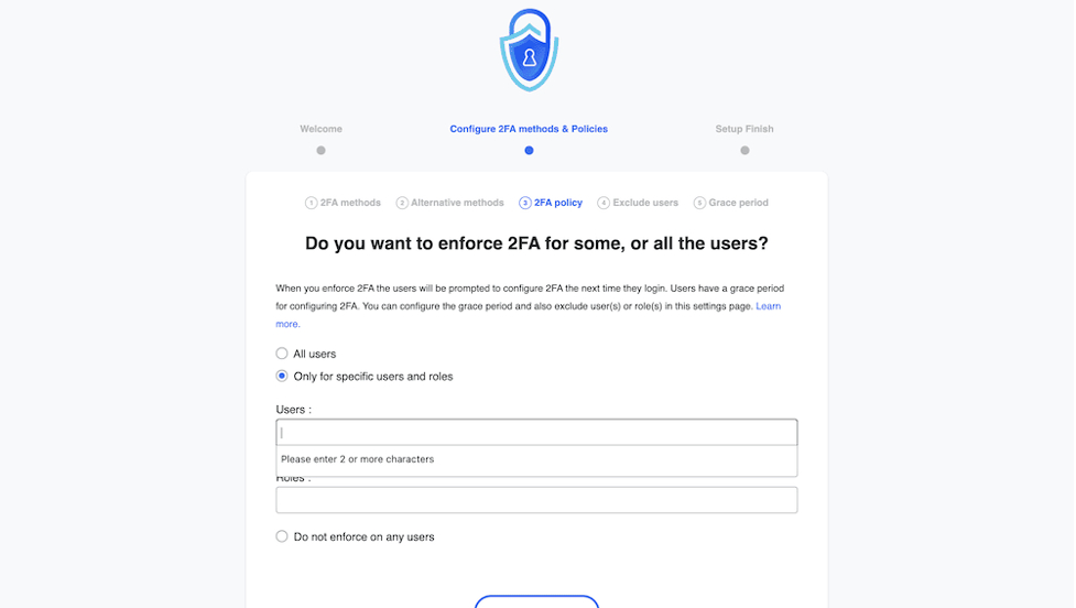 Adicionando funções de usuário a uma política 2FA no Assistente de configuração.